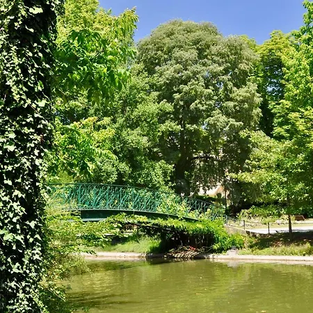 Romance Au Coeur De / Jardin Public
